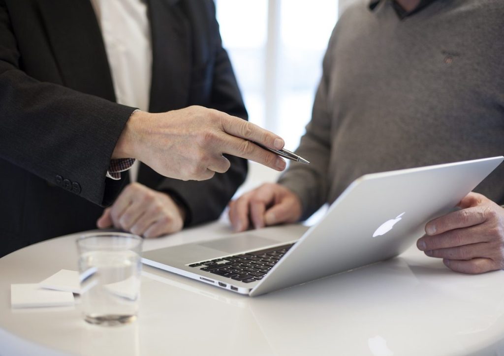 consulting, edp, businessman-3031678.jpg
